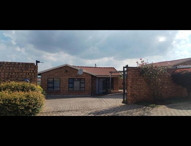 3 BEDROOM HOUSE FOR SALE IN GROBLERPARK EXT